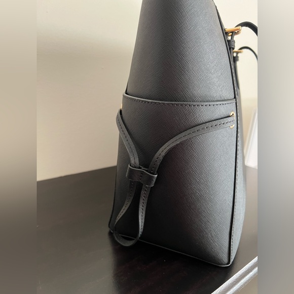 Michael Kors Large Tote Bag - Picture 5 of 12